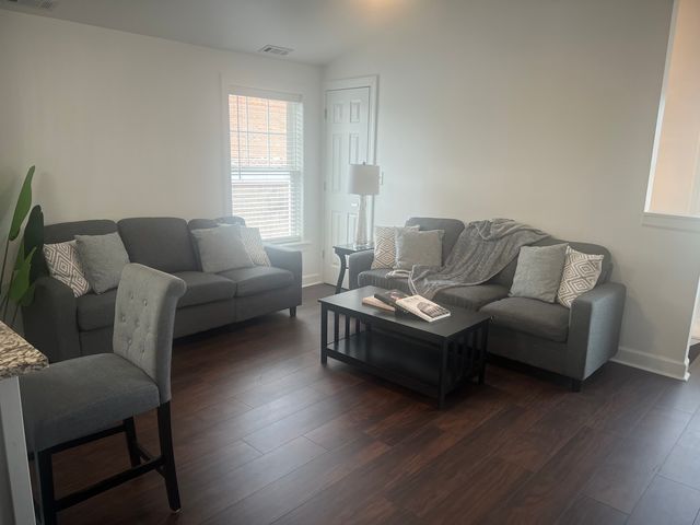 8211 W Grand Avenue, River Grove, IL 60171