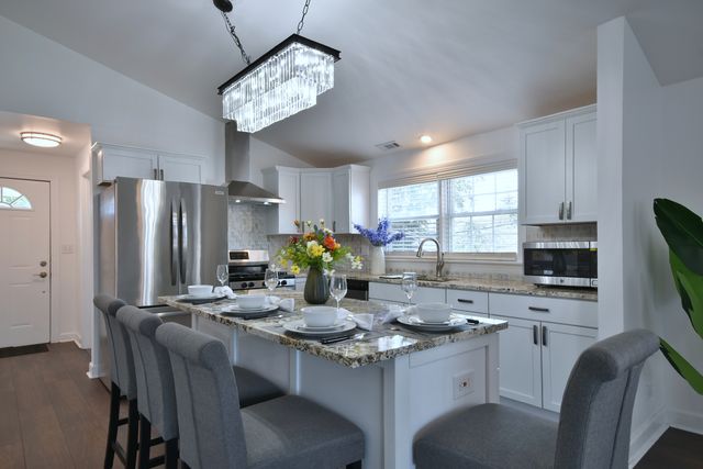 8211 W Grand Avenue, River Grove, IL 60171