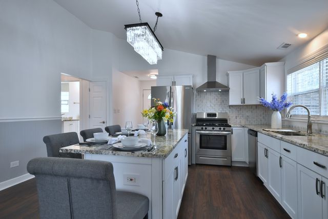 8211 W Grand Avenue, River Grove, IL 60171