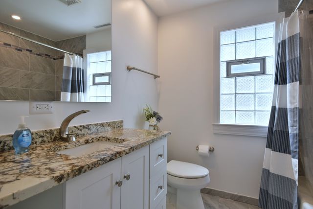 8211 W Grand Avenue, River Grove, IL 60171