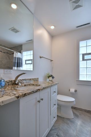 8211 W Grand Avenue, River Grove, IL 60171