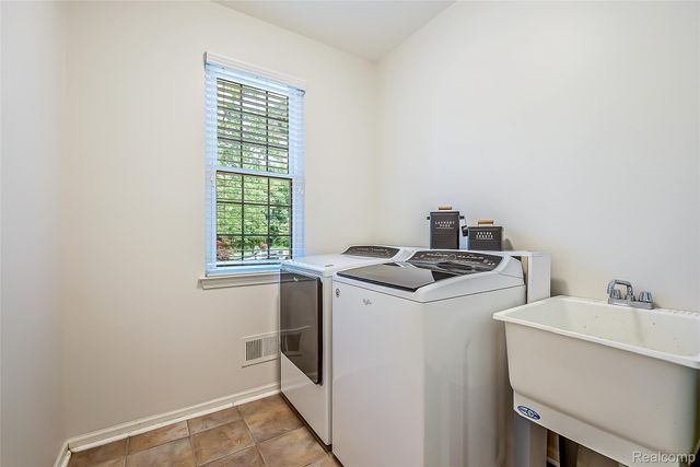 1162 Gentry Drive, South Lyon, MI 48178