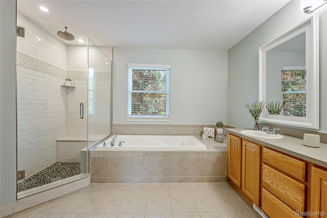 1162 Gentry Drive, South Lyon, MI 48178