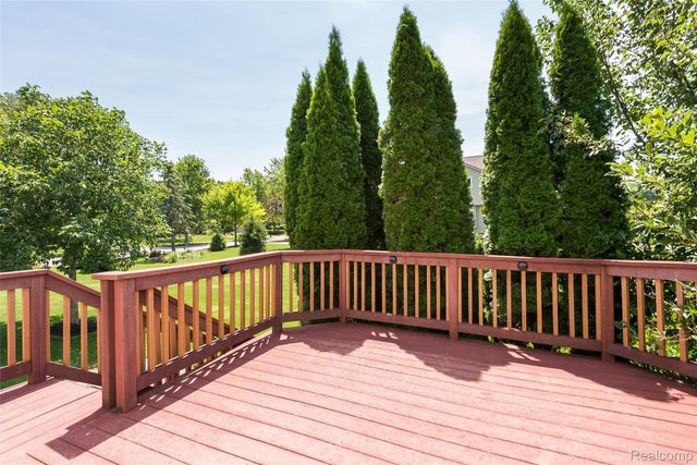 1162 Gentry Drive, South Lyon, MI 48178