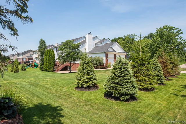 1162 Gentry Drive, South Lyon, MI 48178