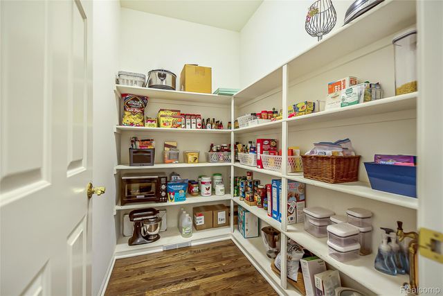 1162 Gentry Drive, South Lyon, MI 48178