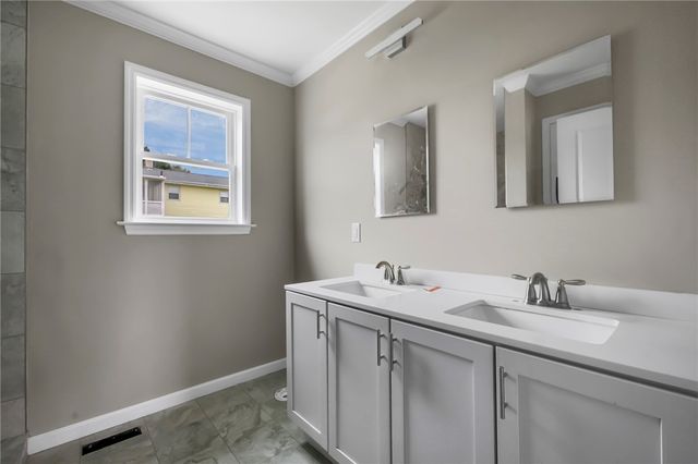 121 Robert Gray Avenue, Tiverton, RI 02878