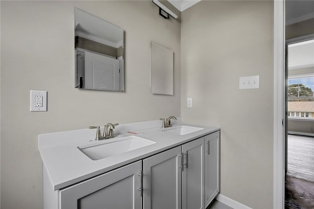 121 Robert Gray Avenue, Tiverton, RI 02878