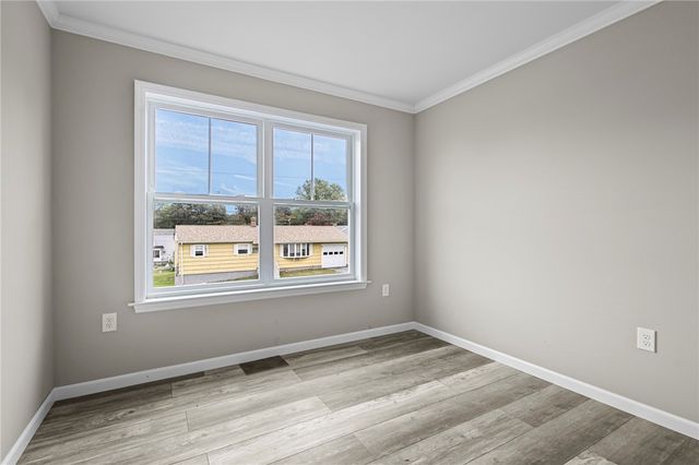121 Robert Gray Avenue, Tiverton, RI 02878