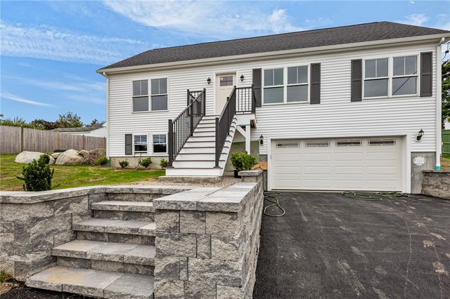 121 Robert Gray Avenue, Tiverton, RI 02878