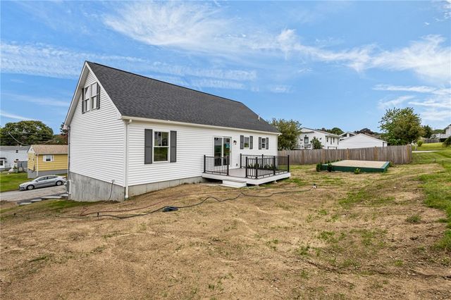 121 Robert Gray Avenue, Tiverton, RI 02878