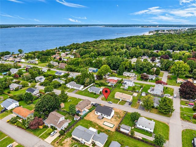 121 Robert Gray Avenue, Tiverton, RI 02878