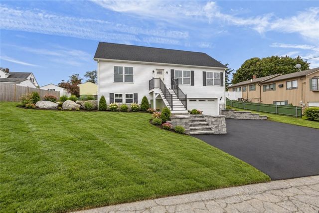 121 Robert Gray Avenue, Tiverton, RI 02878