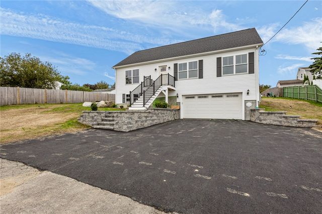 121 Robert Gray Avenue, Tiverton, RI 02878