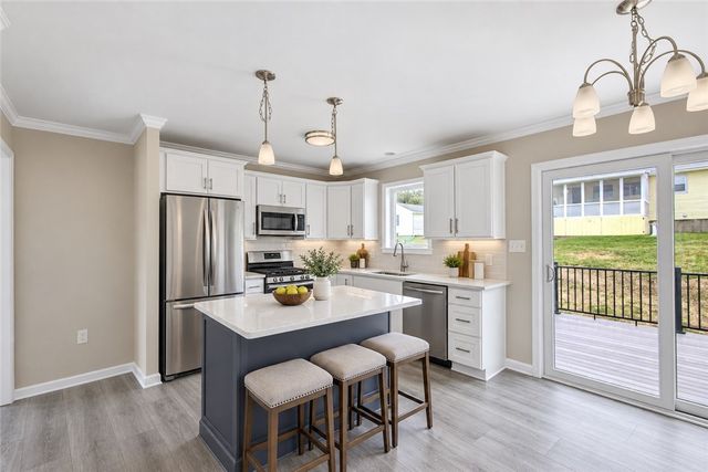 121 Robert Gray Avenue, Tiverton, RI 02878