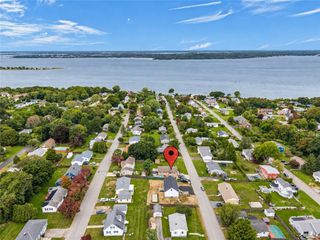 121 Robert Gray Avenue, Tiverton, RI 02878