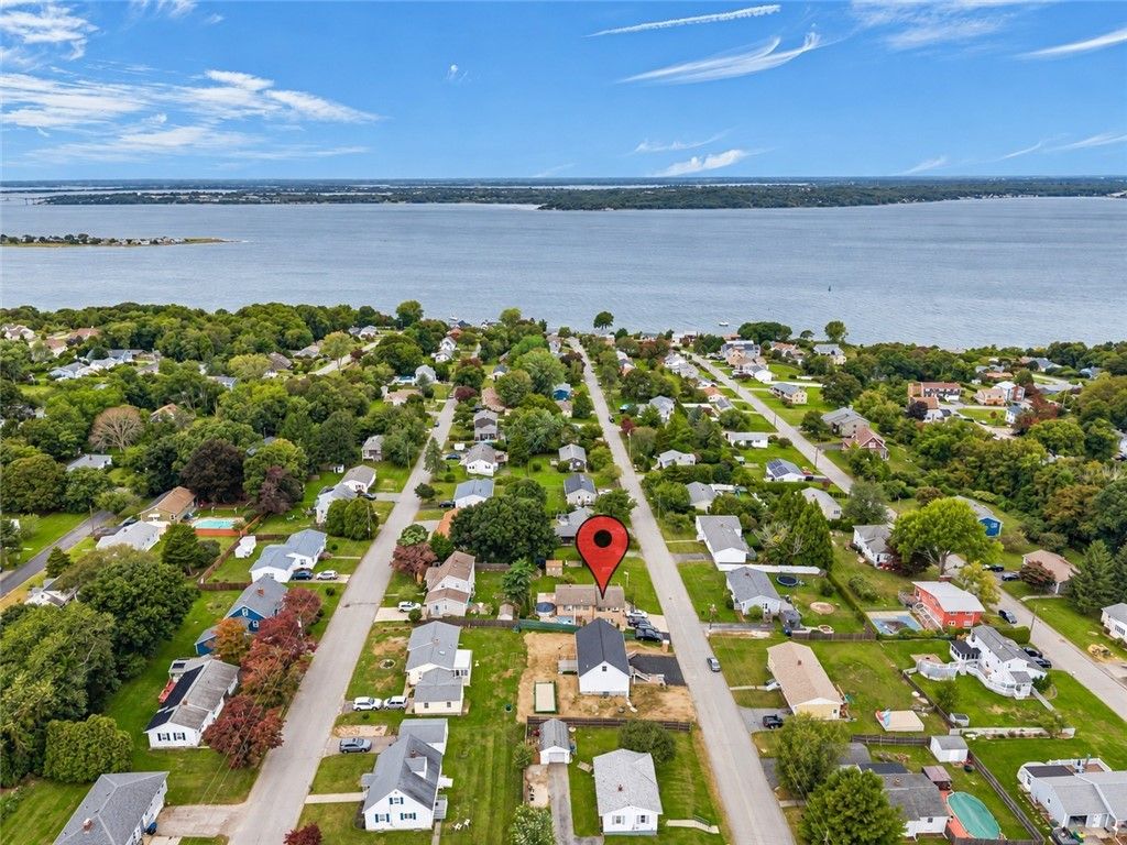 121 Robert Gray Avenue, Tiverton, RI 02878