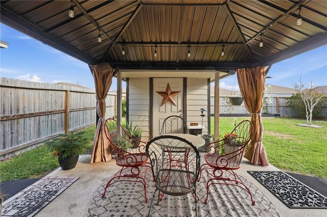 2210 Diamond Dr, Corpus Christi, TX 78414