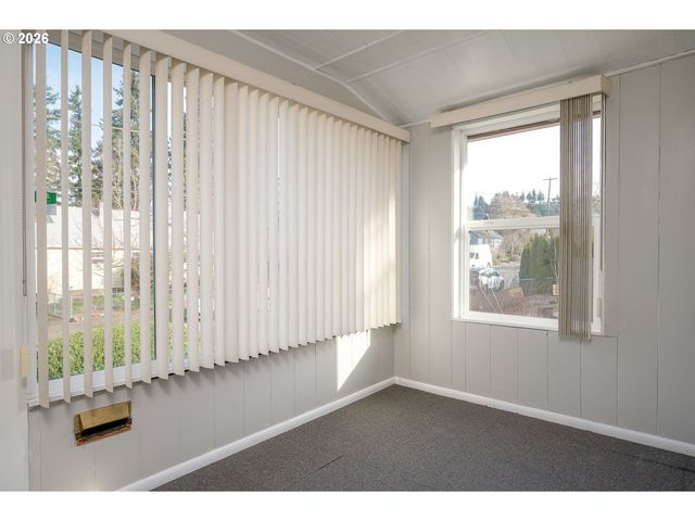 8310 Ne SACRAMENTO St, Portland, OR 97220