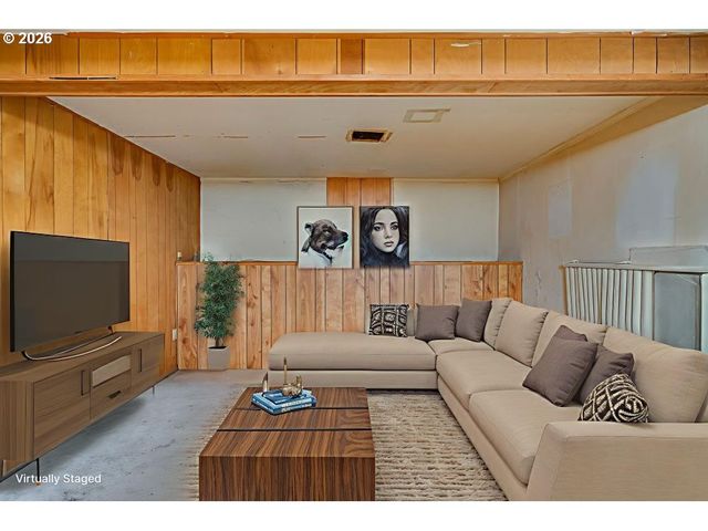 8310 Ne SACRAMENTO St, Portland, OR 97220