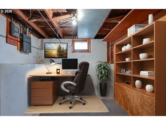 8310 Ne SACRAMENTO St, Portland, OR 97220