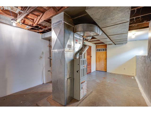 8310 Ne SACRAMENTO St, Portland, OR 97220