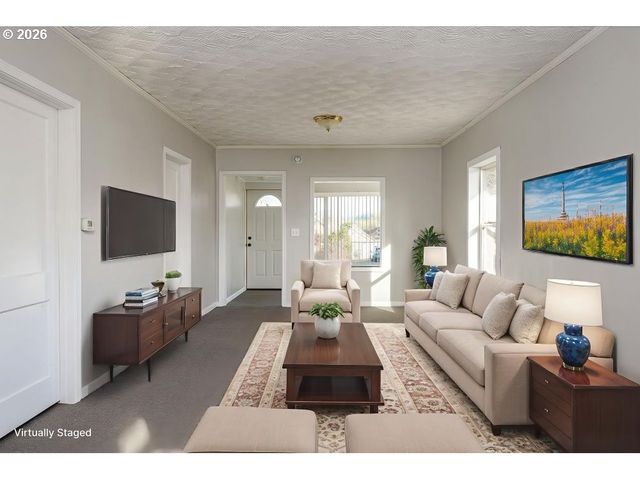 8310 Ne SACRAMENTO St, Portland, OR 97220