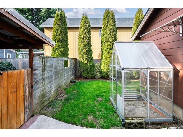 8310 Ne SACRAMENTO St, Portland, OR 97220