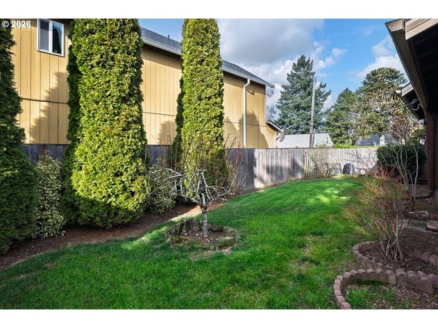 8310 Ne SACRAMENTO St, Portland, OR 97220