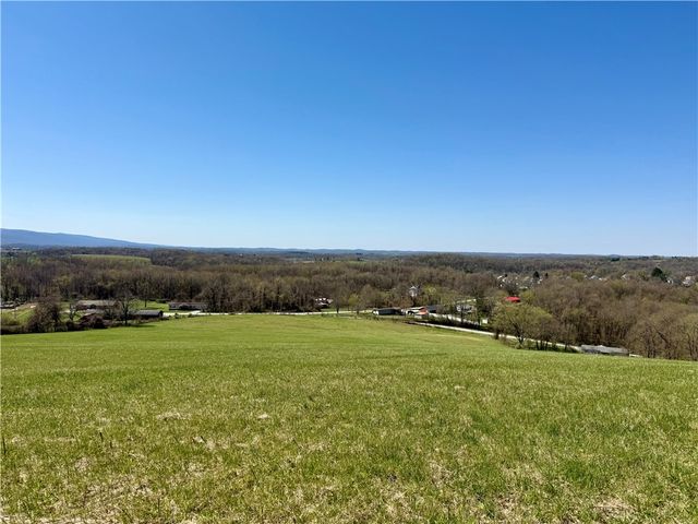 118 Hill Farm Rd, Dunbar, PA 15431