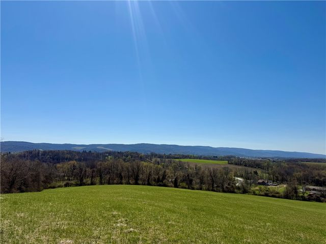 118 Hill Farm Rd, Dunbar, PA 15431
