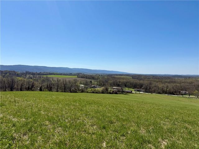 118 Hill Farm Rd, Dunbar, PA 15431