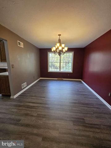 798 MENGES MILLS RD, Spring Grove, PA 17362