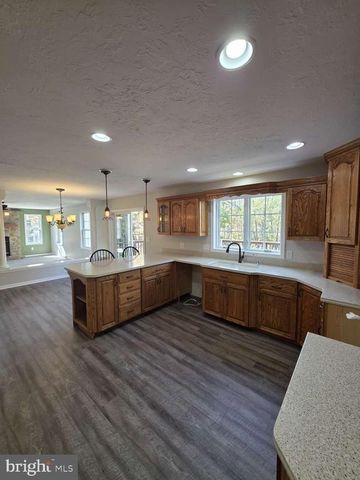 798 MENGES MILLS RD, Spring Grove, PA 17362