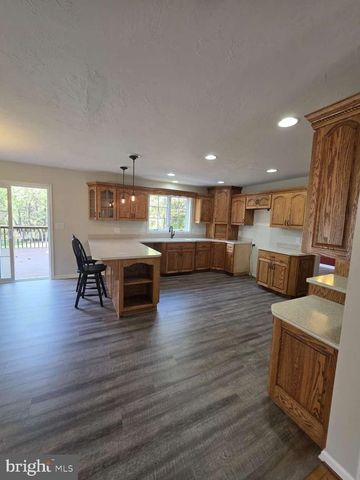 798 MENGES MILLS RD, Spring Grove, PA 17362