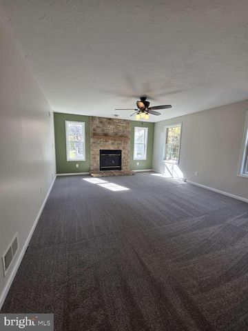 798 MENGES MILLS RD, Spring Grove, PA 17362