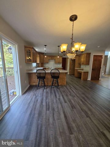 798 MENGES MILLS RD, Spring Grove, PA 17362