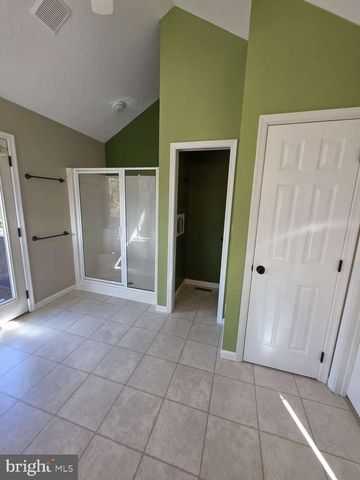 798 MENGES MILLS RD, Spring Grove, PA 17362