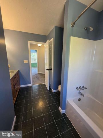 798 MENGES MILLS RD, Spring Grove, PA 17362