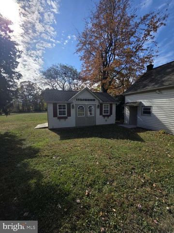 798 MENGES MILLS RD, Spring Grove, PA 17362