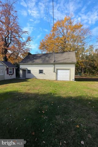 798 MENGES MILLS RD, Spring Grove, PA 17362