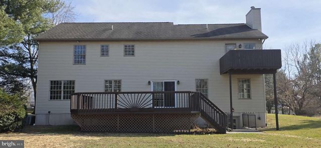 798 MENGES MILLS RD, Spring Grove, PA 17362