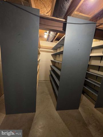 798 MENGES MILLS RD, Spring Grove, PA 17362