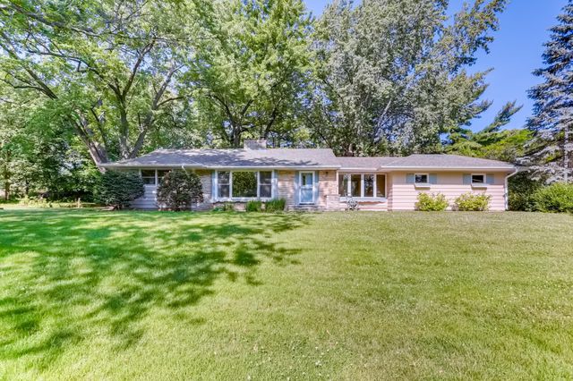 3200 Chase Drive, Hopkins, MN 55305