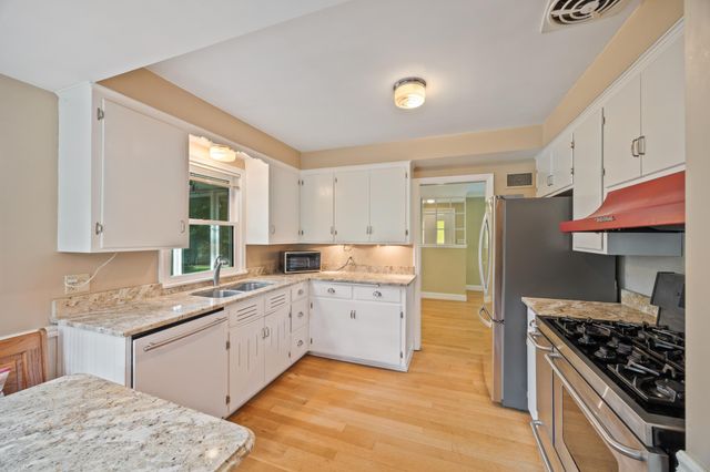 3200 Chase Drive, Hopkins, MN 55305