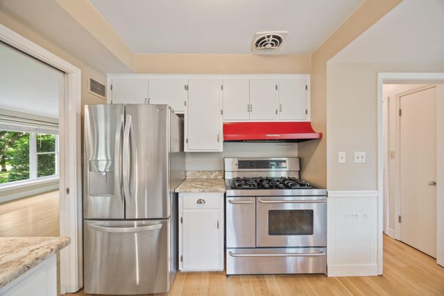 3200 Chase Drive, Hopkins, MN 55305