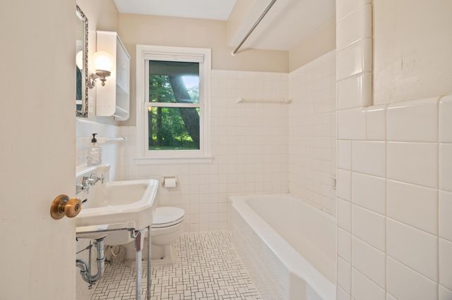 3200 Chase Drive, Hopkins, MN 55305