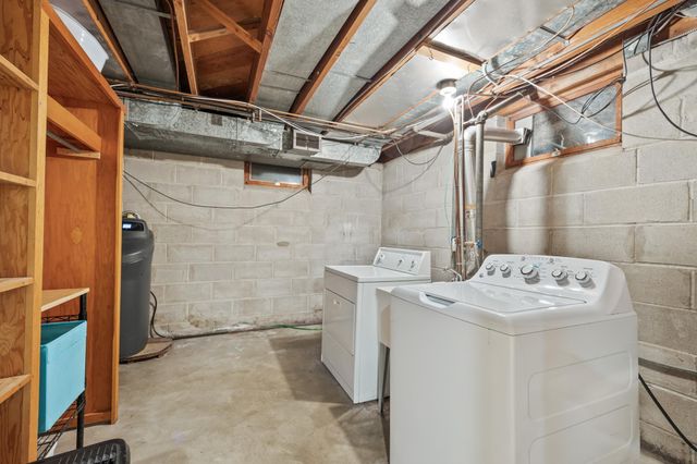 3200 Chase Drive, Hopkins, MN 55305