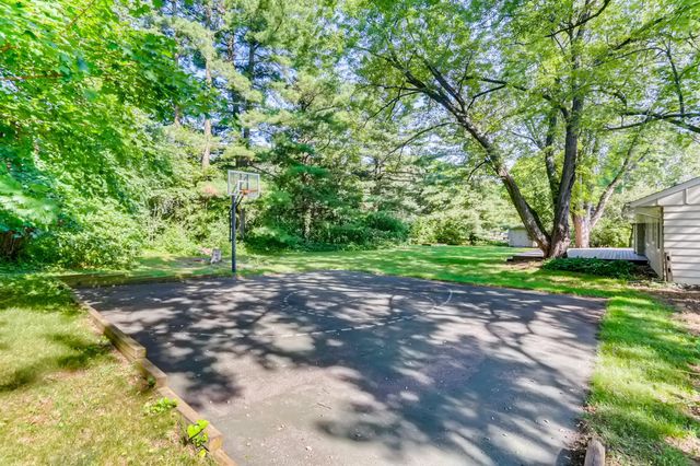 3200 Chase Drive, Hopkins, MN 55305