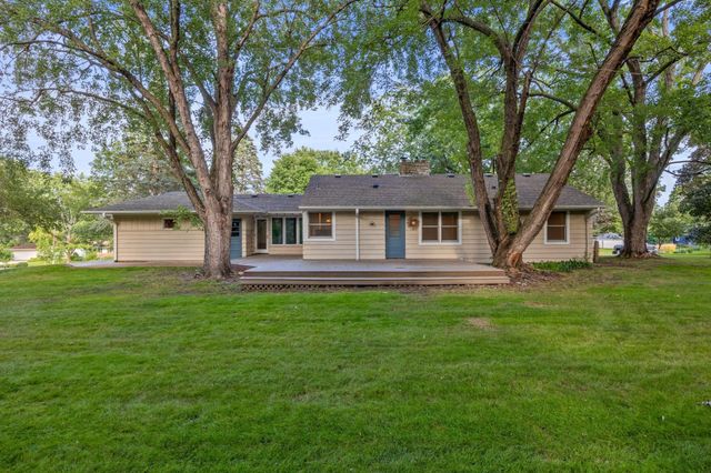 3200 Chase Drive, Hopkins, MN 55305